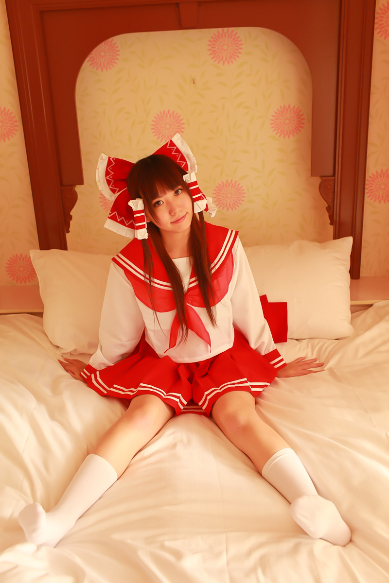 [Cosplay] Reimu Hakurei with dildo and toys - Touhou Project Cosplay 2
